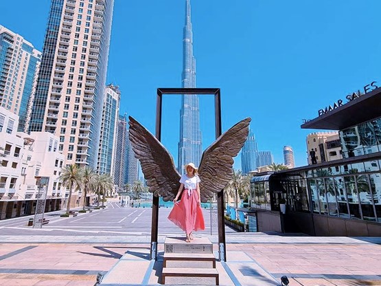 Iconic view of the Burj Khalifa framed perfectly, capturing the stunning skyline of Dubai, UAE.